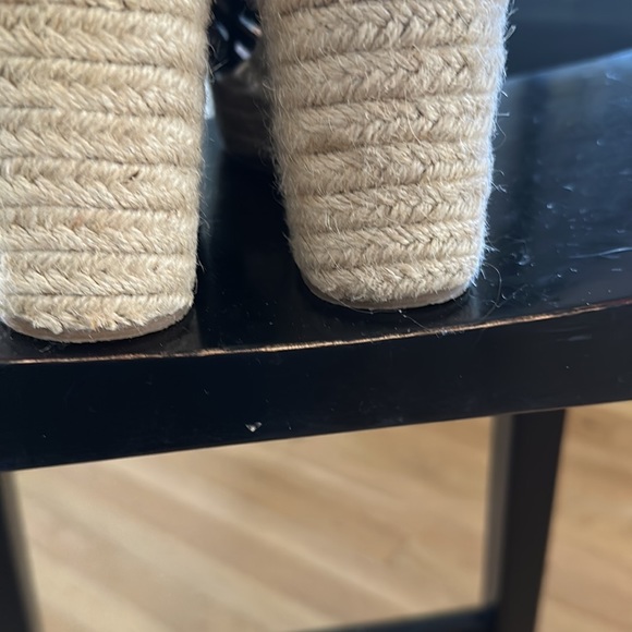 Dolce vida size 9 open slides like new in black and tan. - Picture 4 of 5